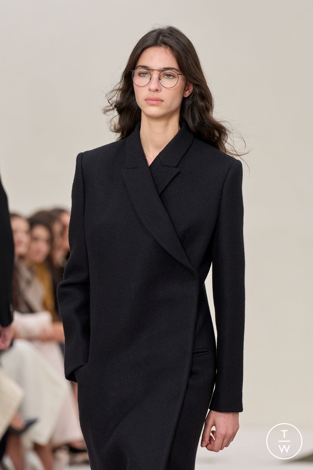 Fashion Week New York Fall/Winter 2025 look 106 from the Calvin Klein Collection collection womenswear accessories