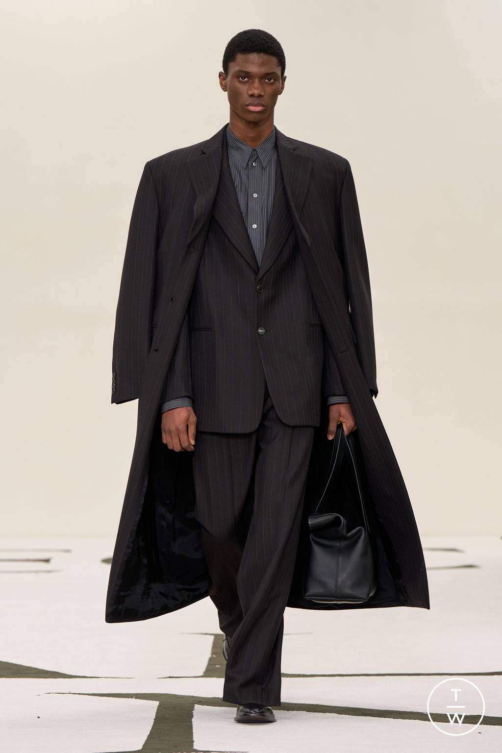 Fashion Week New York Fall/Winter 2025 look 5 from the Calvin Klein Collection collection womenswear
