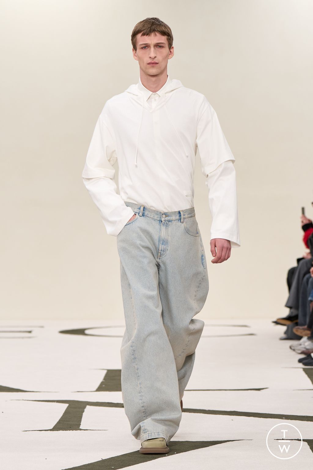 Fashion Week New York Fall/Winter 2025 look 15 from the Calvin Klein Collection collection womenswear