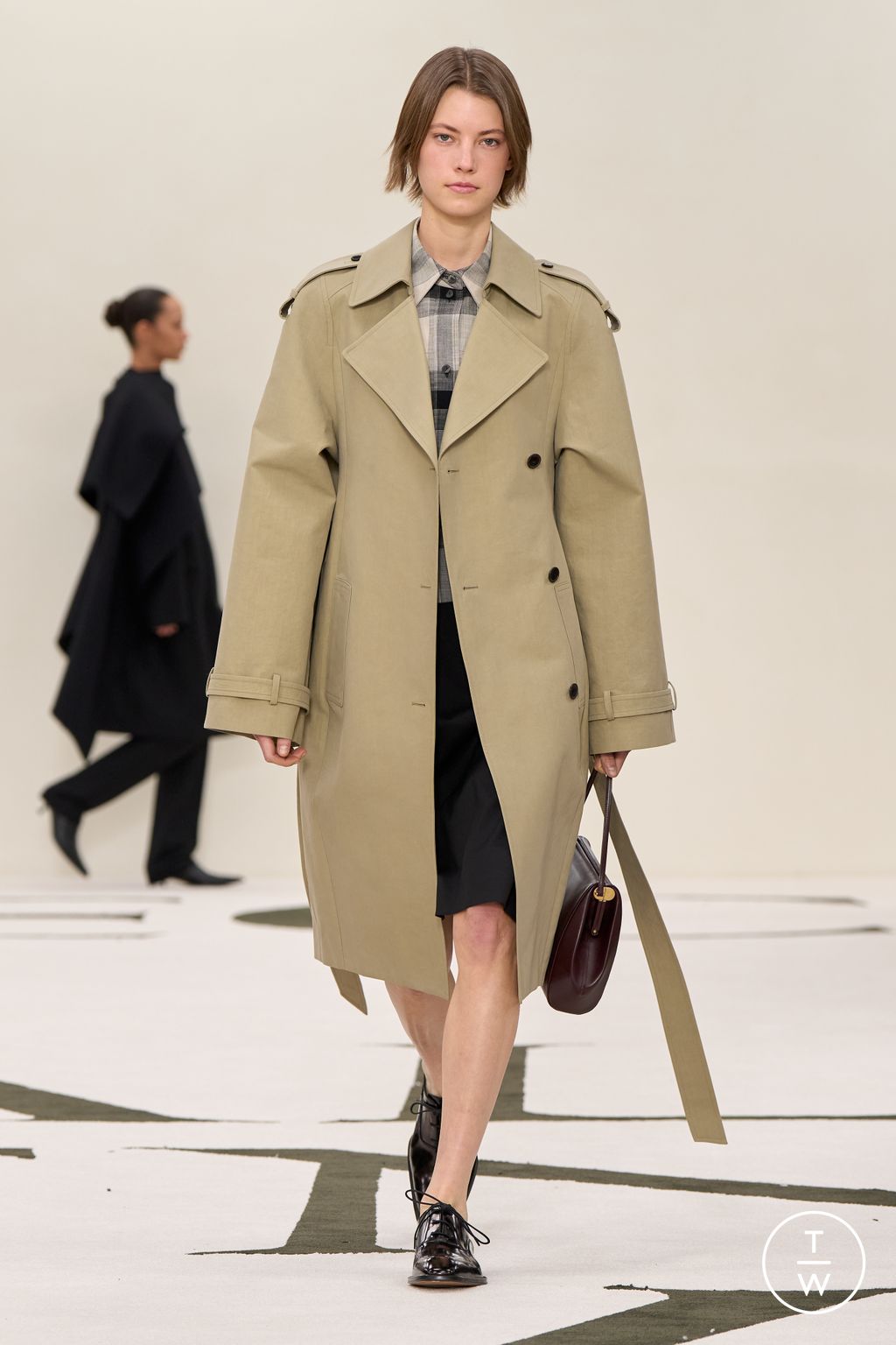 Fashion Week New York Fall/Winter 2025 look 16 from the Calvin Klein Collection collection womenswear