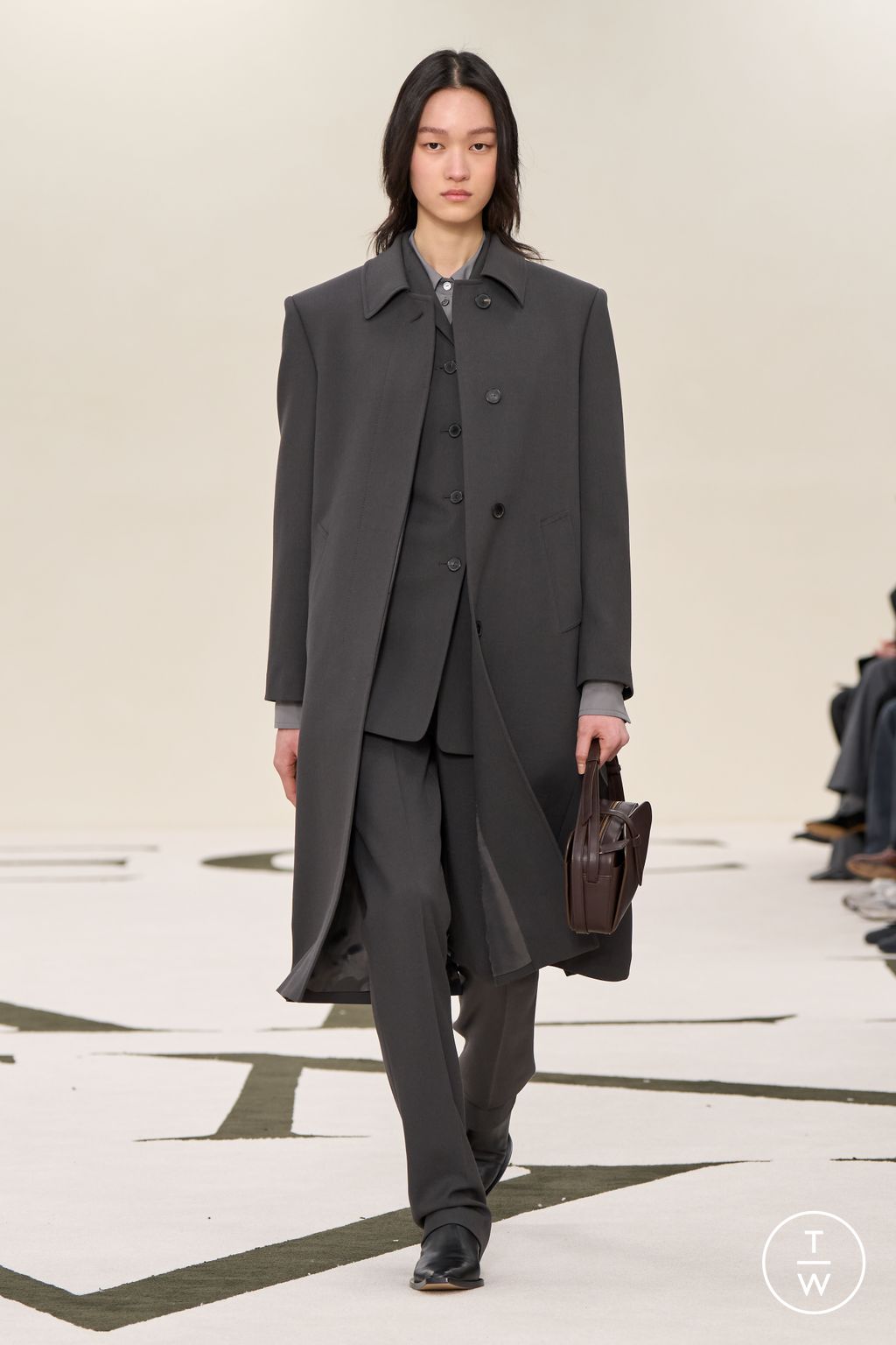 Fashion Week New York Fall/Winter 2025 look 19 from the Calvin Klein Collection collection womenswear
