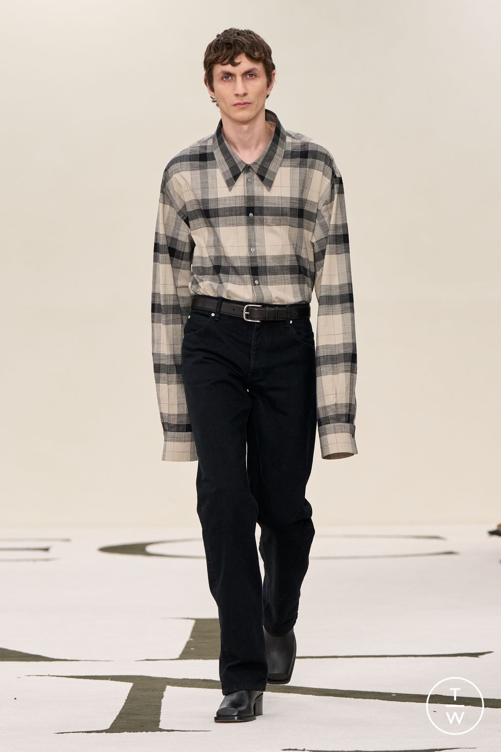 Fashion Week New York Fall/Winter 2025 look 21 from the Calvin Klein Collection collection womenswear