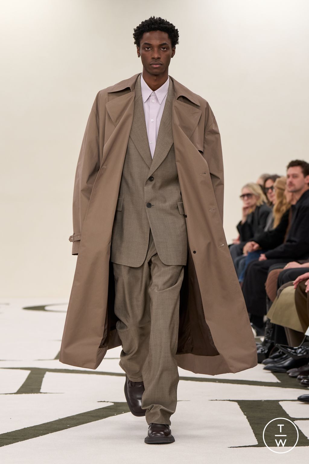 Fashion Week New York Fall/Winter 2025 look 24 from the Calvin Klein Collection collection womenswear
