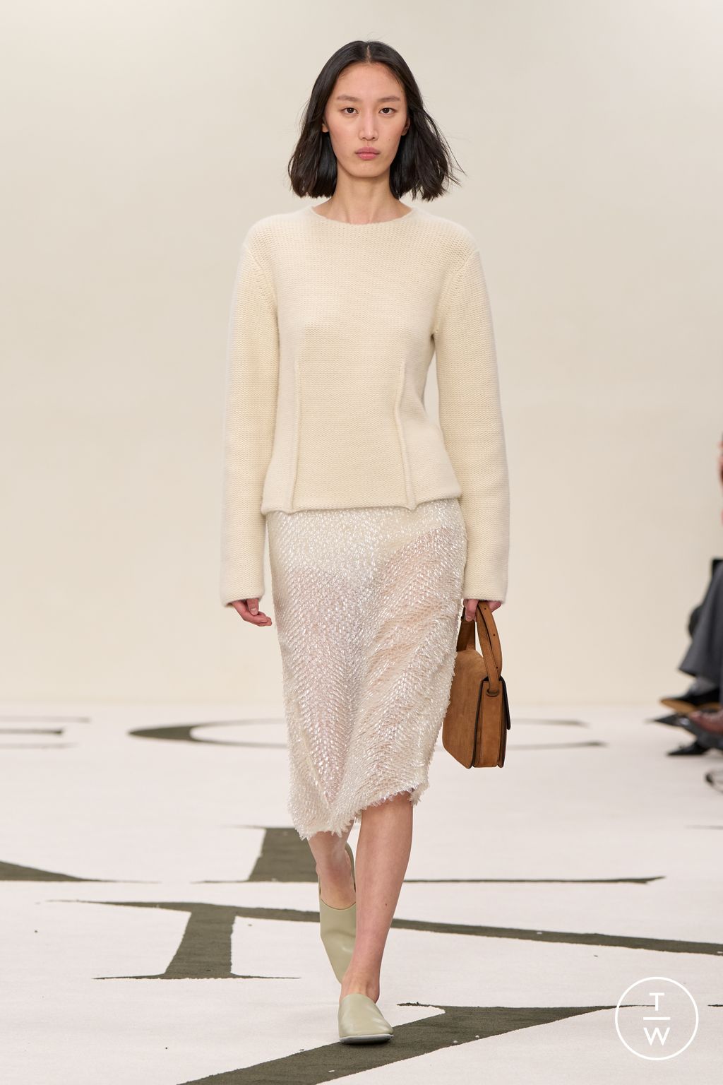 Fashion Week New York Fall/Winter 2025 look 45 from the Calvin Klein Collection collection womenswear