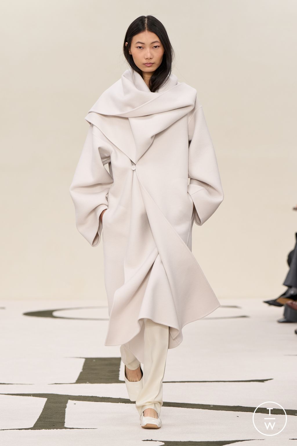Fashion Week New York Fall/Winter 2025 look 46 from the Calvin Klein Collection collection womenswear
