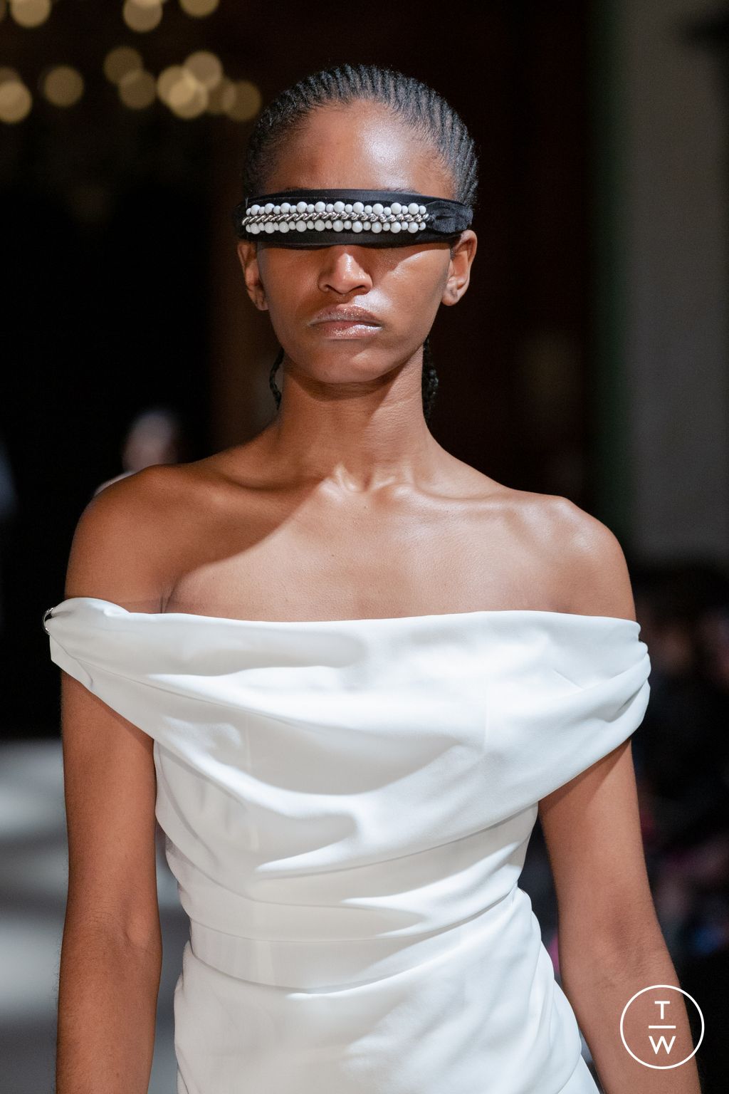 Fashion Week Paris Fall/Winter 2023 look 5 from the Calvin Luo collection womenswear accessories