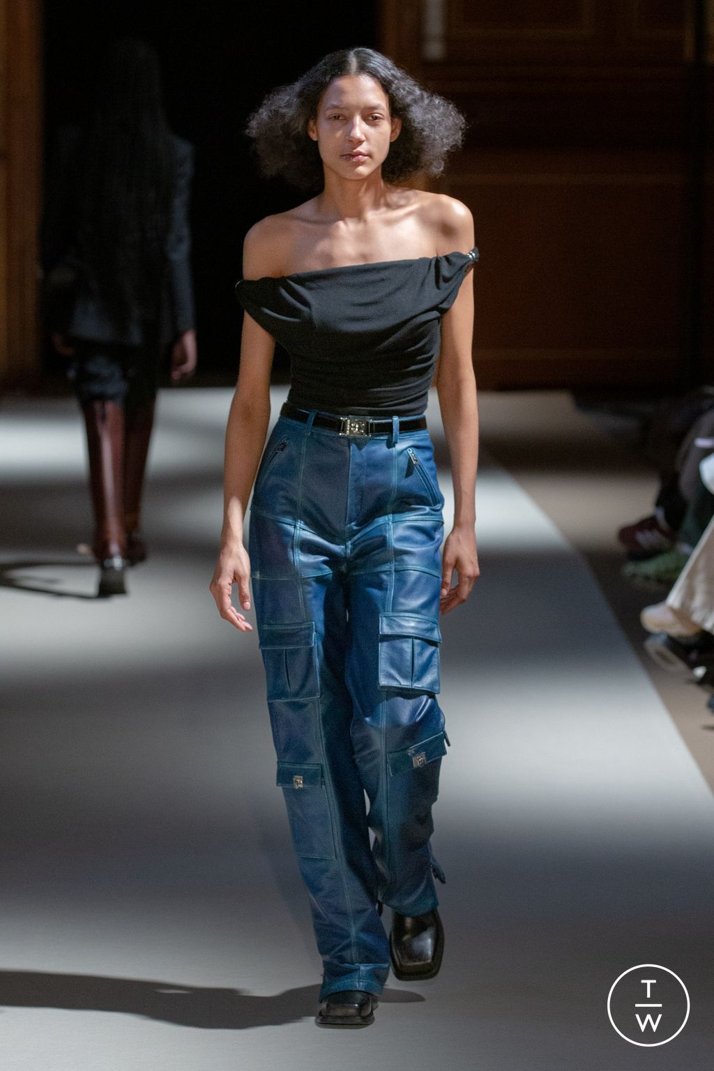Fashion Week Paris Fall/Winter 2023 look 7 from the Calvin Luo collection 女装