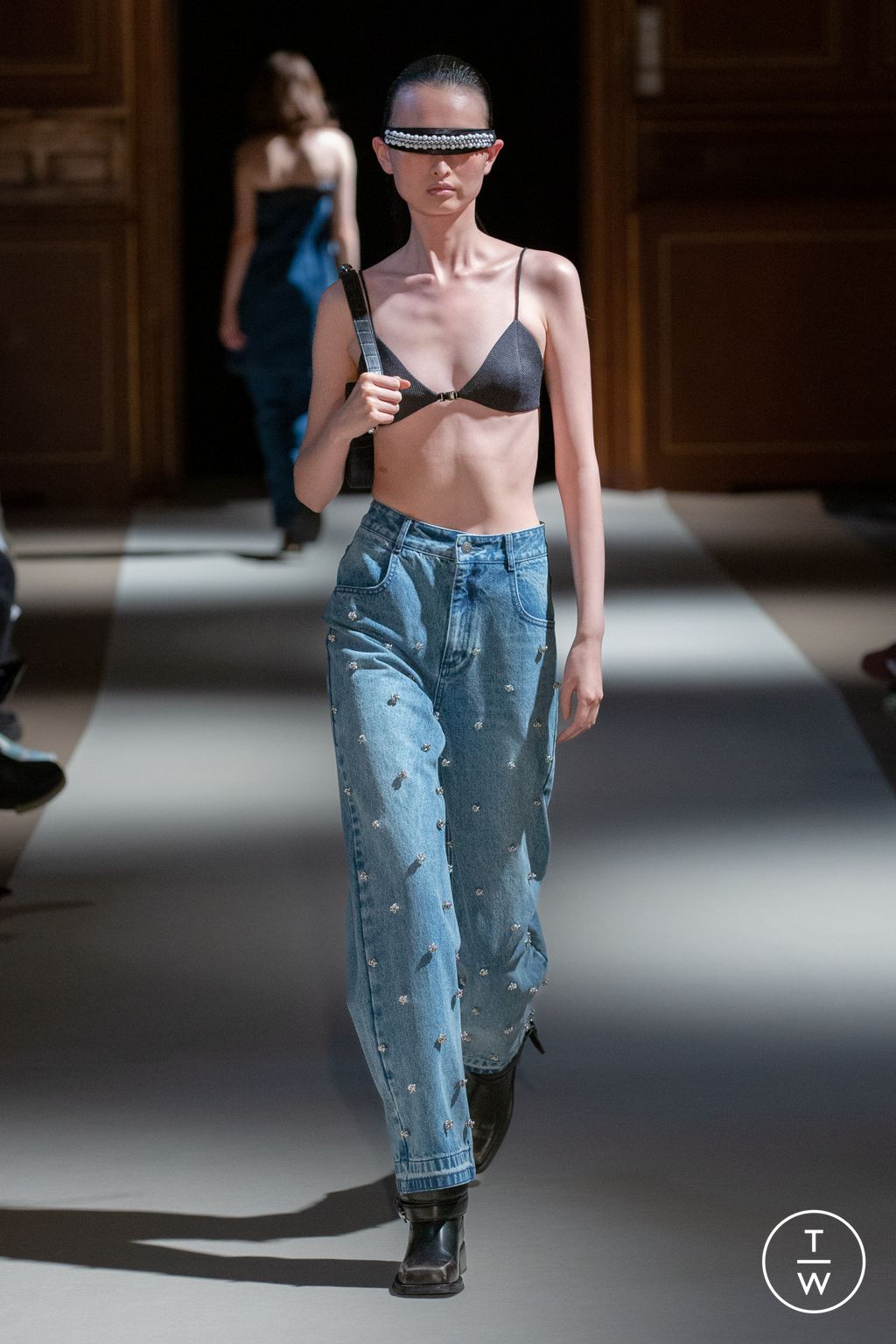 Fashion Week Paris Fall/Winter 2023 look 9 de la collection Calvin Luo womenswear