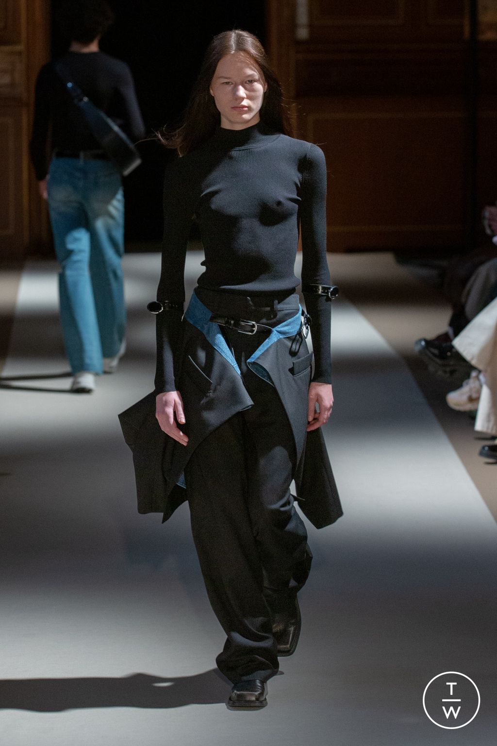 Fashion Week Paris Fall/Winter 2023 look 13 de la collection Calvin Luo womenswear