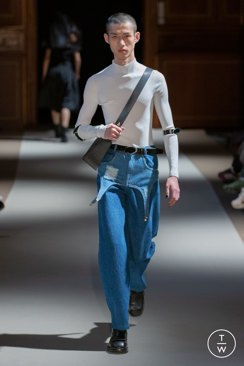 Fashion Week Paris Fall/Winter 2023 look 14 de la collection Calvin Luo womenswear