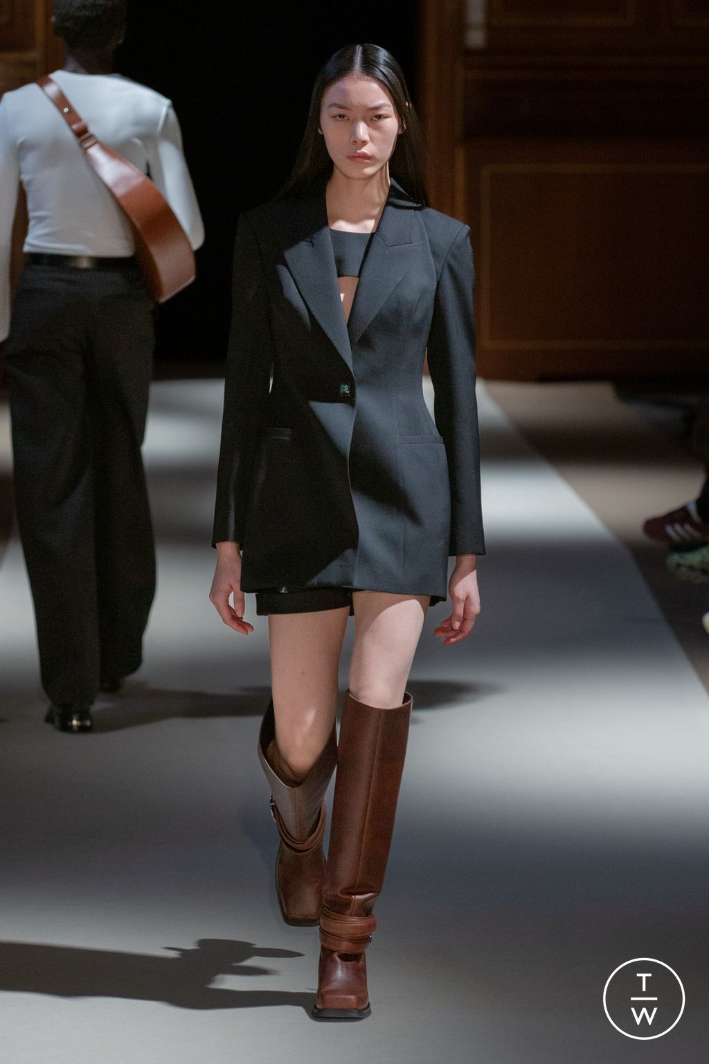Fashion Week Paris Fall/Winter 2023 look 15 from the Calvin Luo collection womenswear