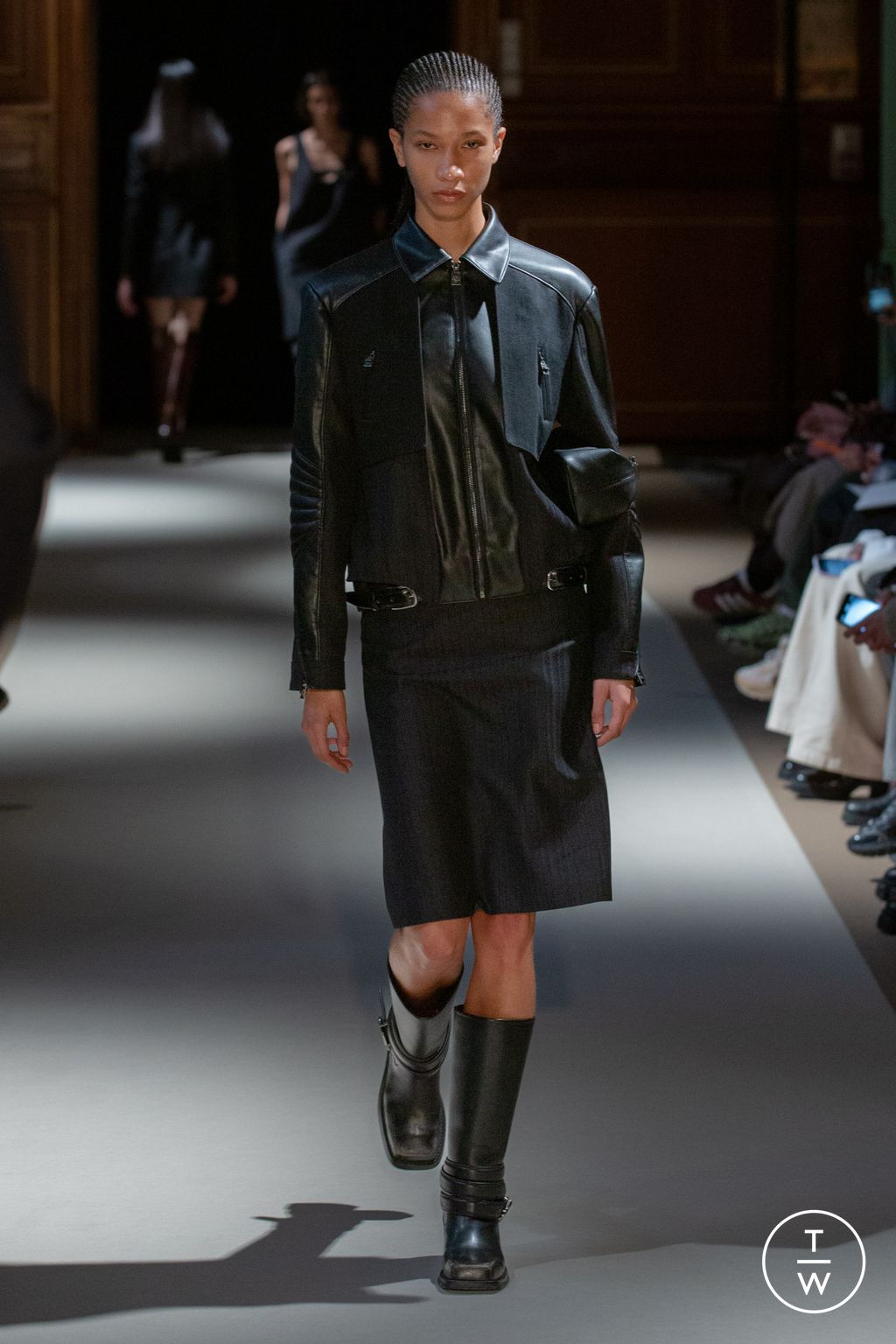 Fashion Week Paris Fall/Winter 2023 look 18 de la collection Calvin Luo womenswear