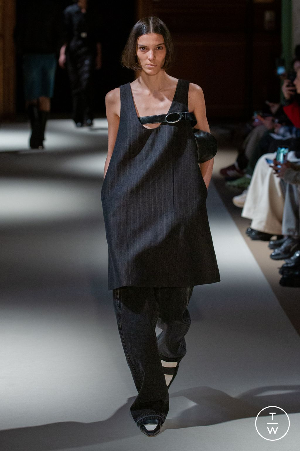 Fashion Week Paris Fall/Winter 2023 look 19 from the Calvin Luo collection womenswear