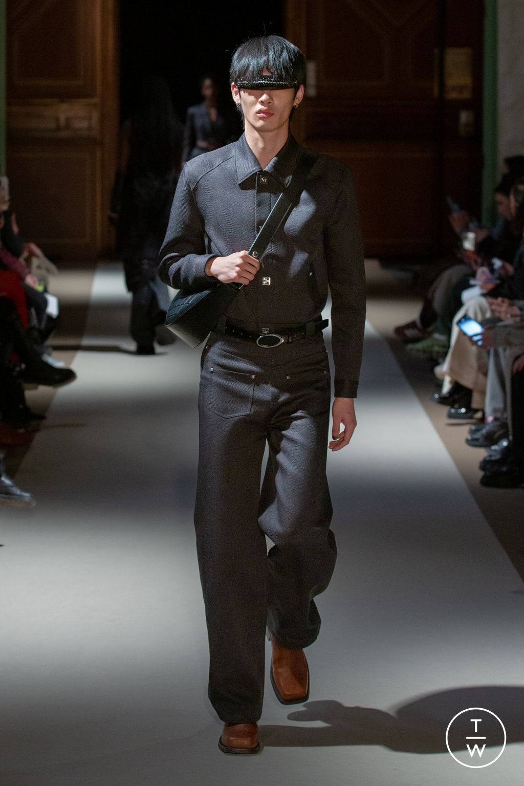 Fashion Week Paris Fall/Winter 2023 look 29 from the Calvin Luo collection 女装