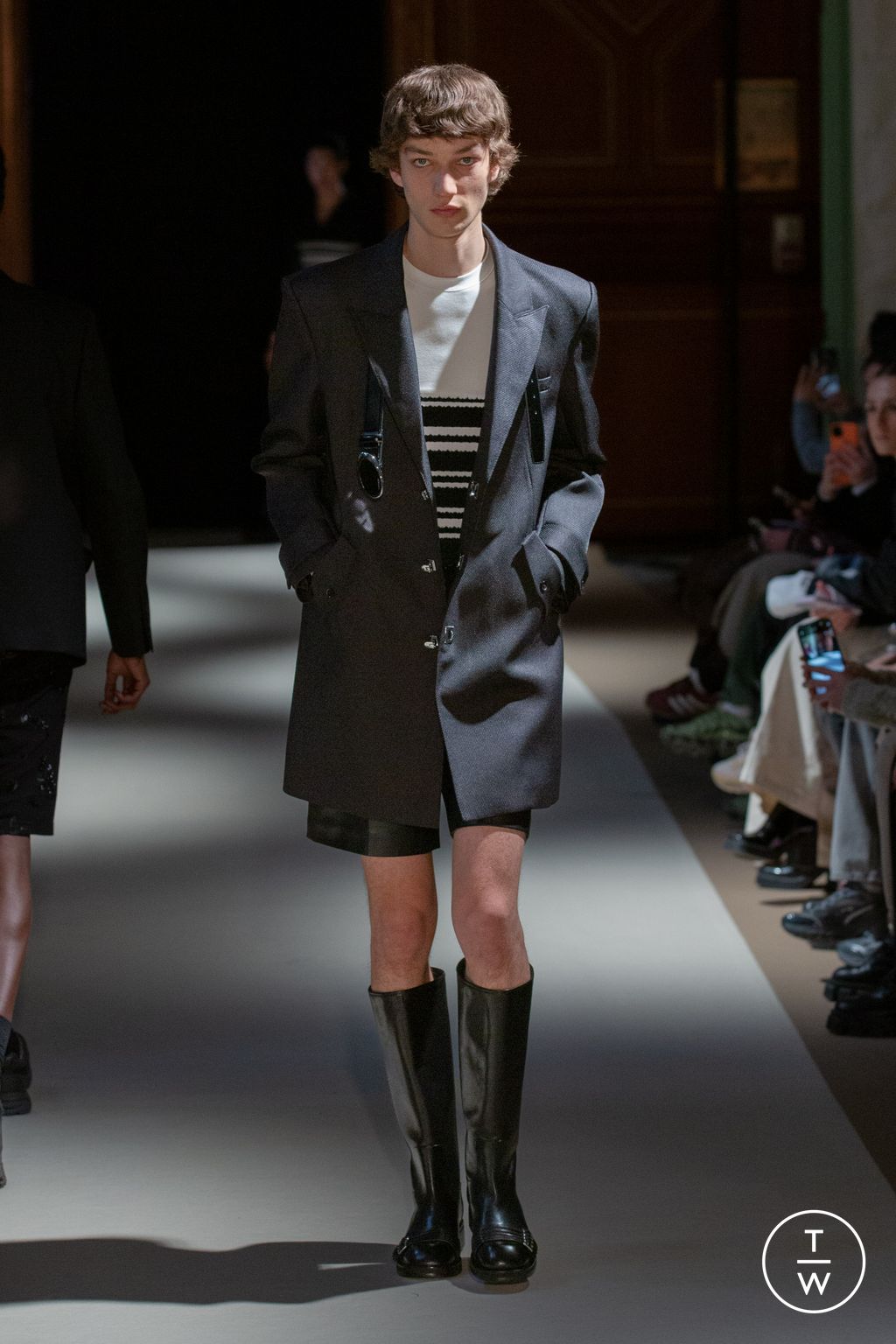 Fashion Week Paris Fall/Winter 2023 look 31 de la collection Calvin Luo womenswear