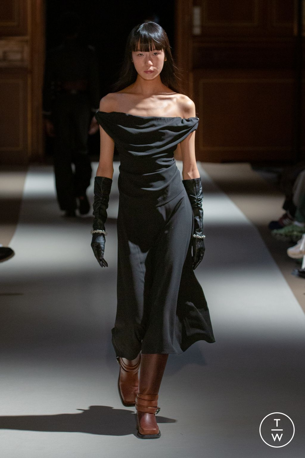 Fashion Week Paris Fall/Winter 2023 look 33 from the Calvin Luo collection womenswear