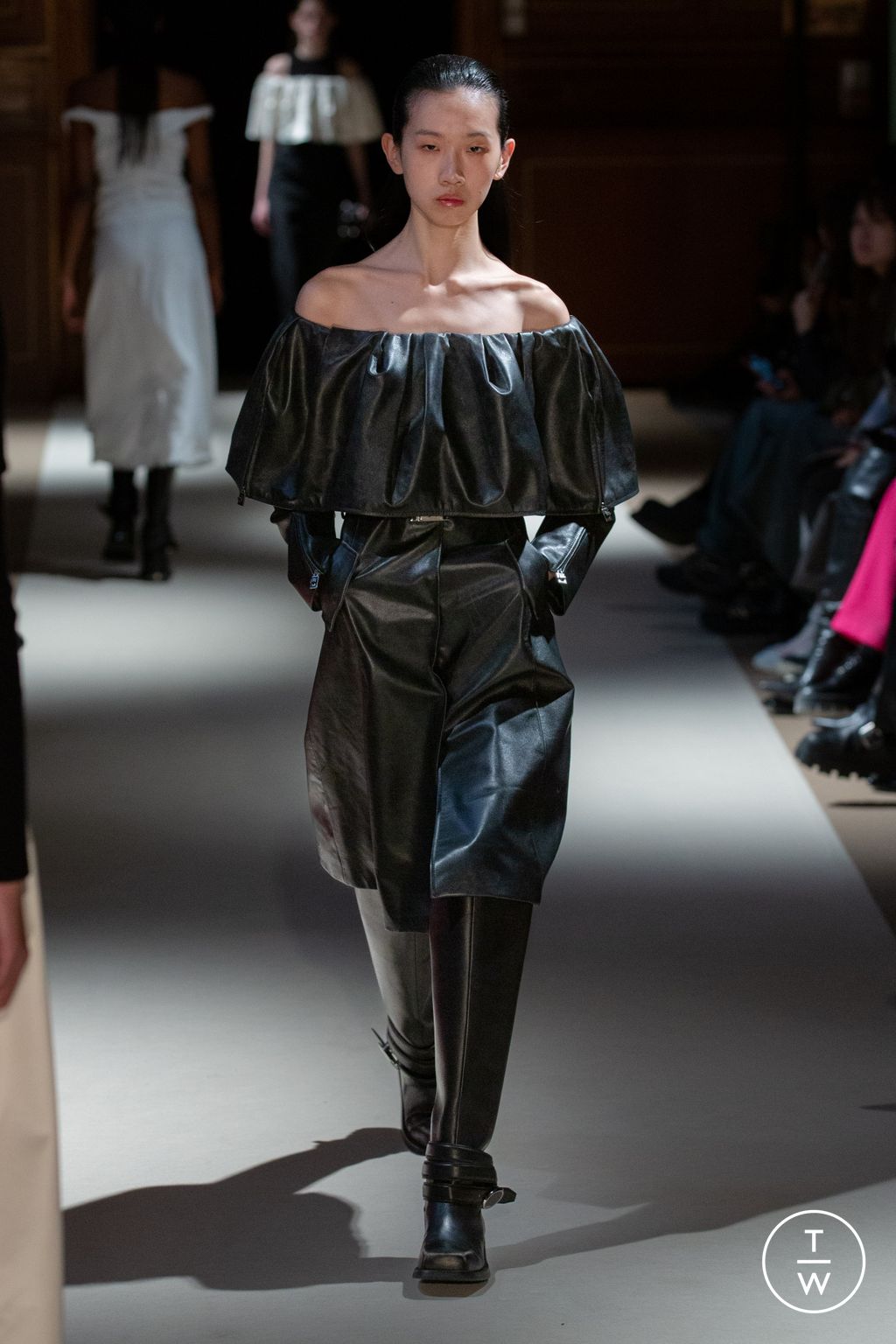 Fashion Week Paris Fall/Winter 2023 look 37 from the Calvin Luo collection womenswear
