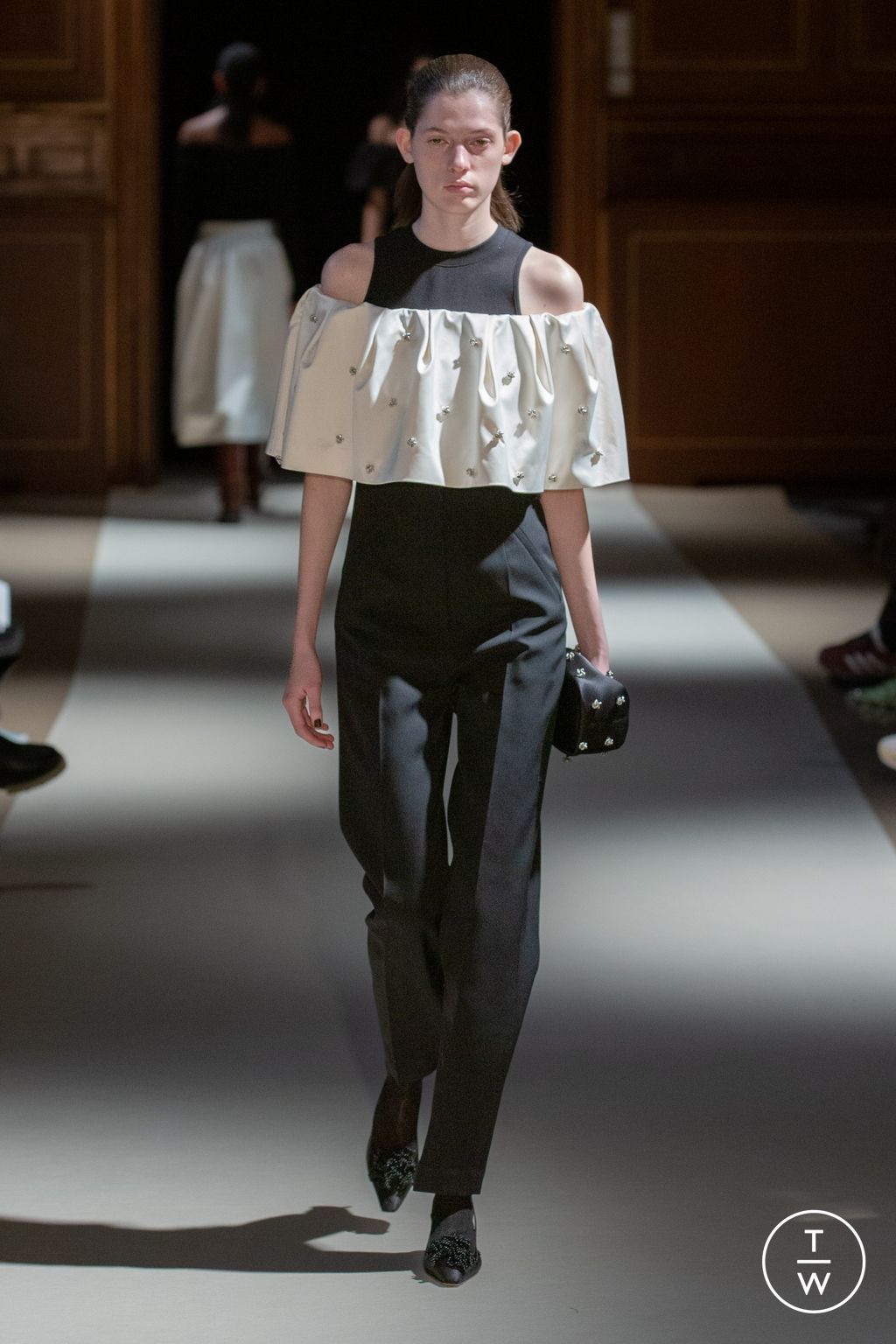 Fashion Week Paris Fall/Winter 2023 look 38 de la collection Calvin Luo womenswear