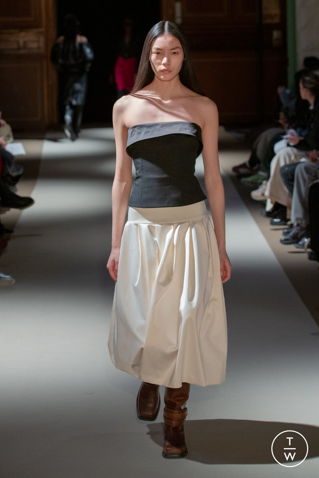 Fashion Week Paris Fall/Winter 2023 look 40 de la collection Calvin Luo womenswear