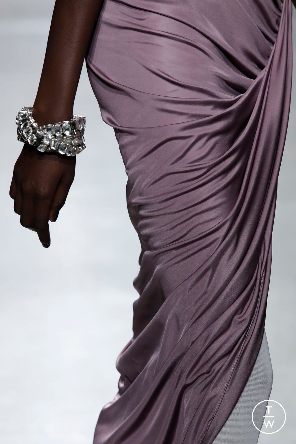 Fashion Week Paris Fall/Winter 2023 look 3 de la collection Atlein womenswear accessories