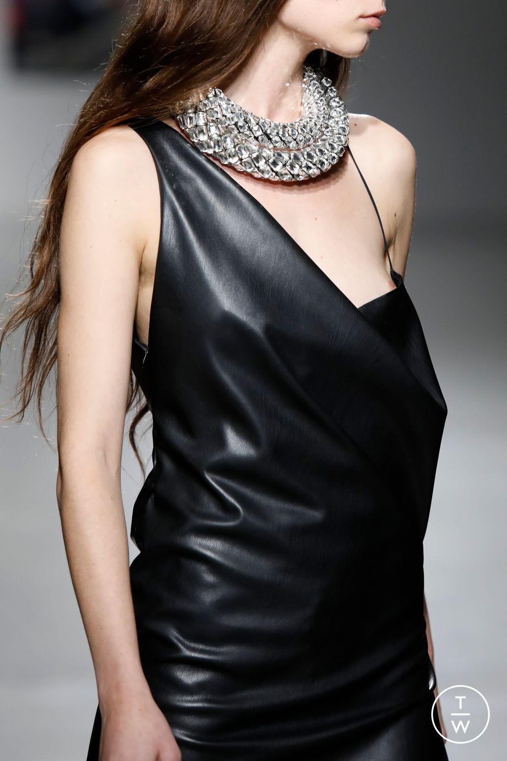 Fashion Week Paris Fall/Winter 2023 look 1 from the Atlein collection womenswear accessories
