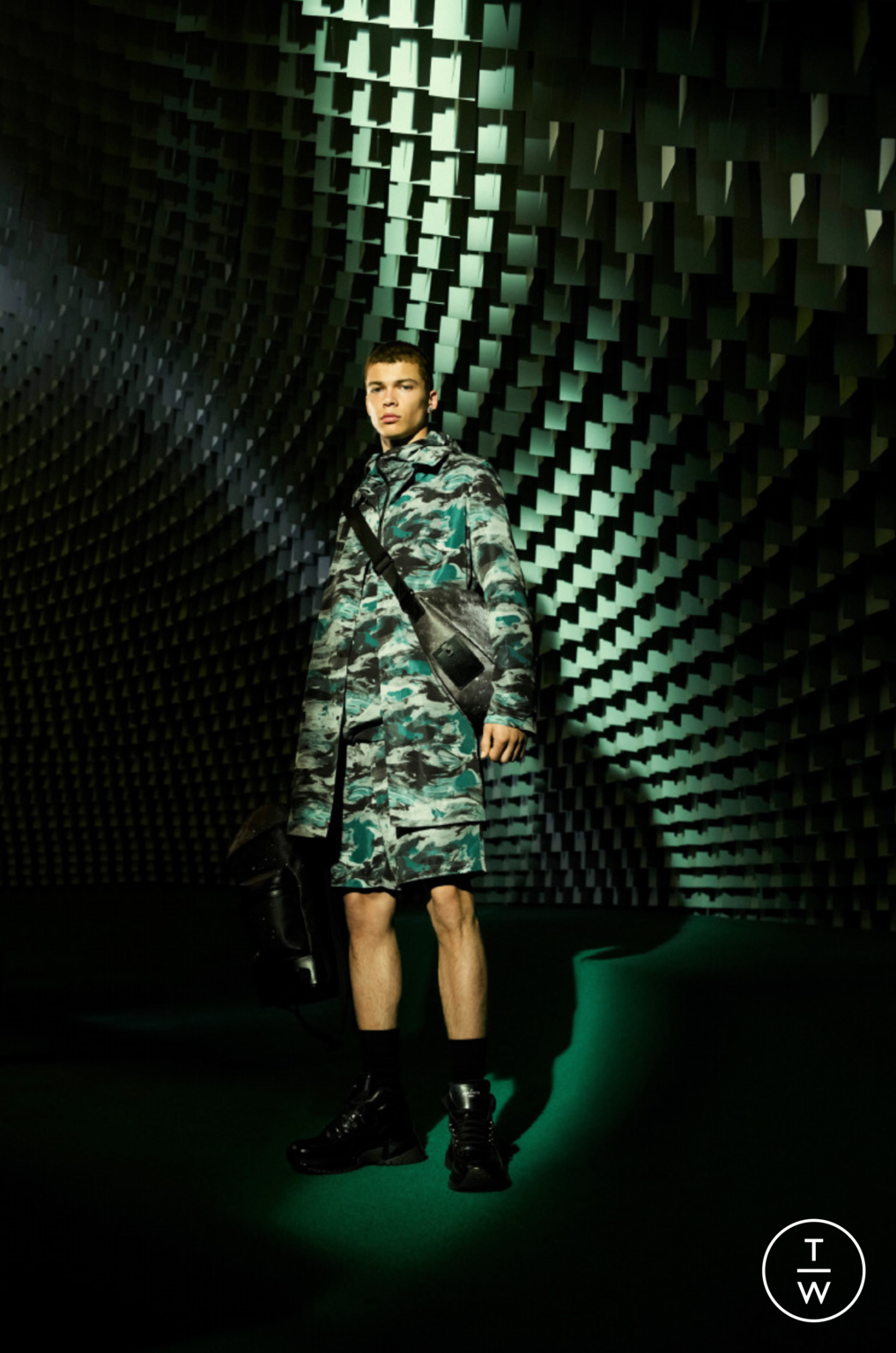 Fashion Week Paris Resort 2019 look 9 from the Louis Vuitton collection menswear