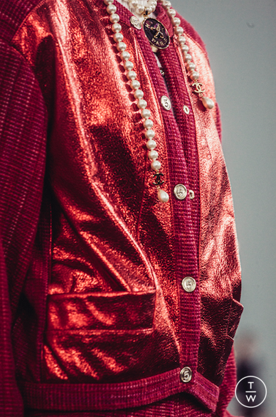 Fashion Week Paris Spring/Summer 2021 look 20 from the Chanel collection womenswear accessories