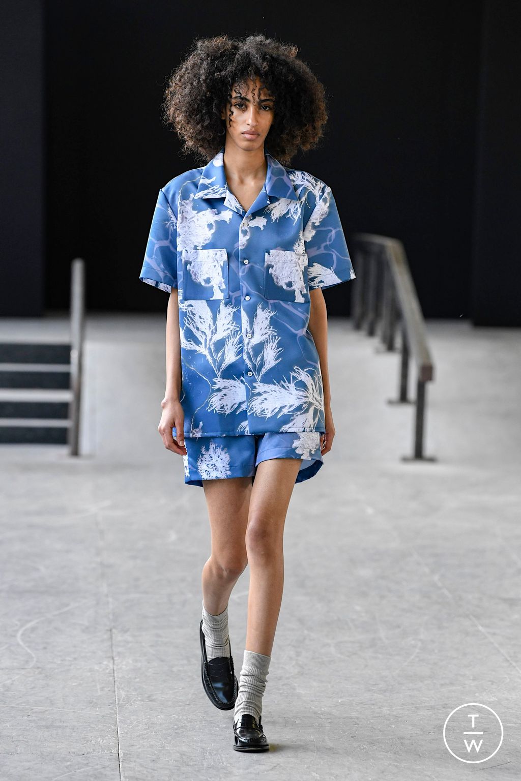 Fashion Week London Spring/Summer 2023 look 4 from the Carlota Barrera collection menswear