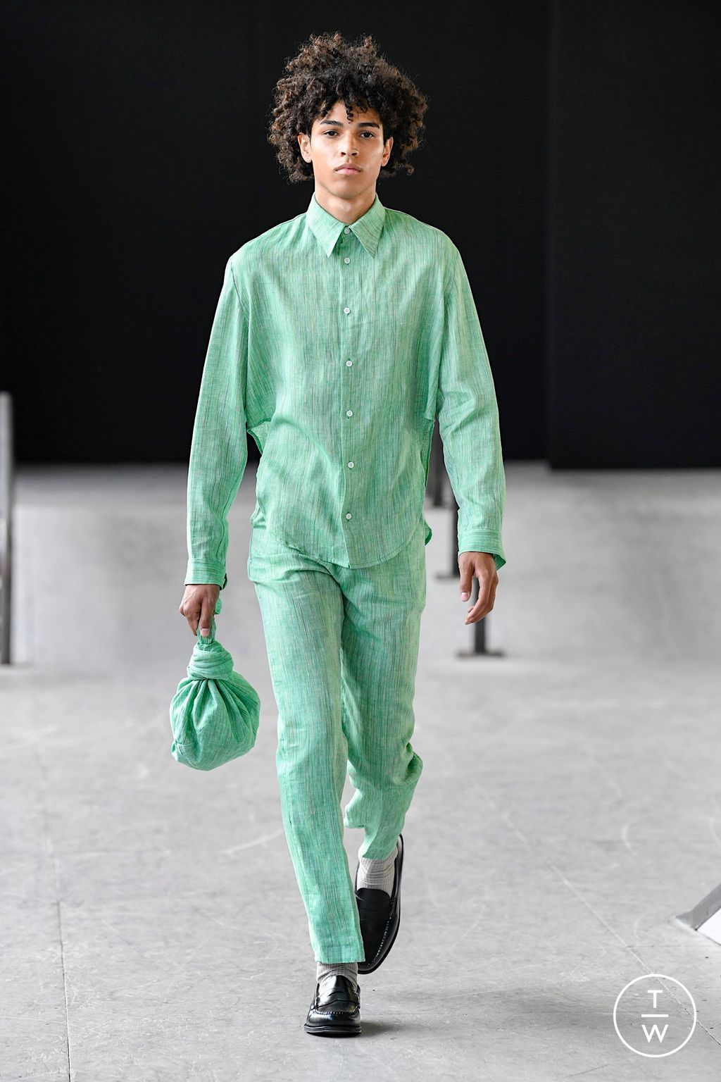 Fashion Week London Spring/Summer 2023 look 13 de la collection Carlota Barrera menswear