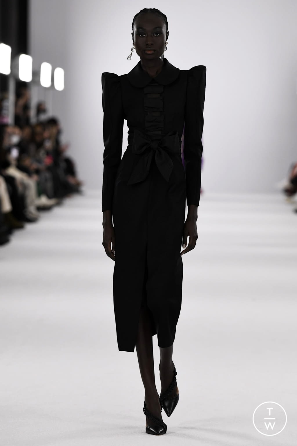 Fashion Week New York Fall/Winter 2022 look 14 from the Carolina Herrera collection 女装