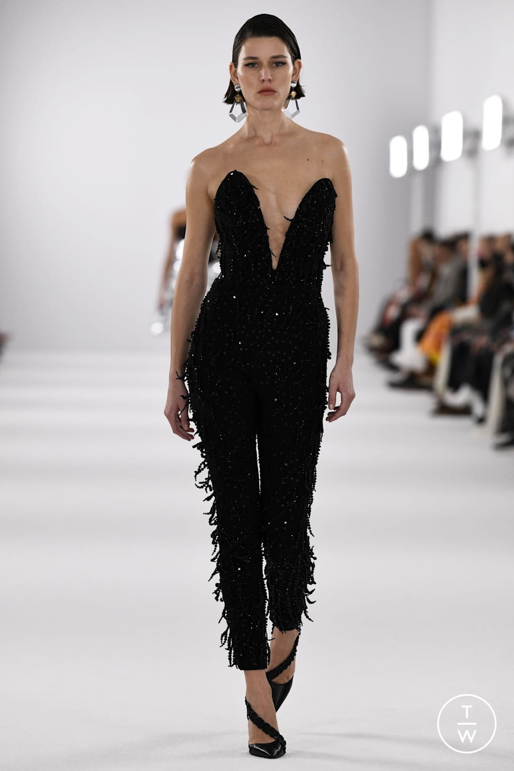 Fashion Week New York Fall/Winter 2022 look 34 from the Carolina Herrera collection womenswear