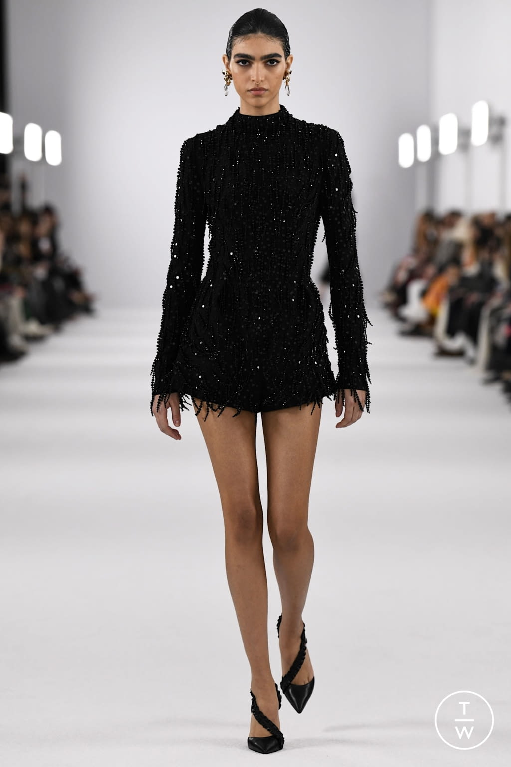 Fashion Week New York Fall/Winter 2022 look 36 from the Carolina Herrera collection womenswear