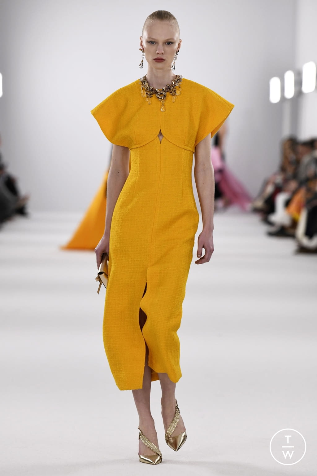 Fashion Week New York Fall/Winter 2022 look 40 from the Carolina Herrera collection 女装