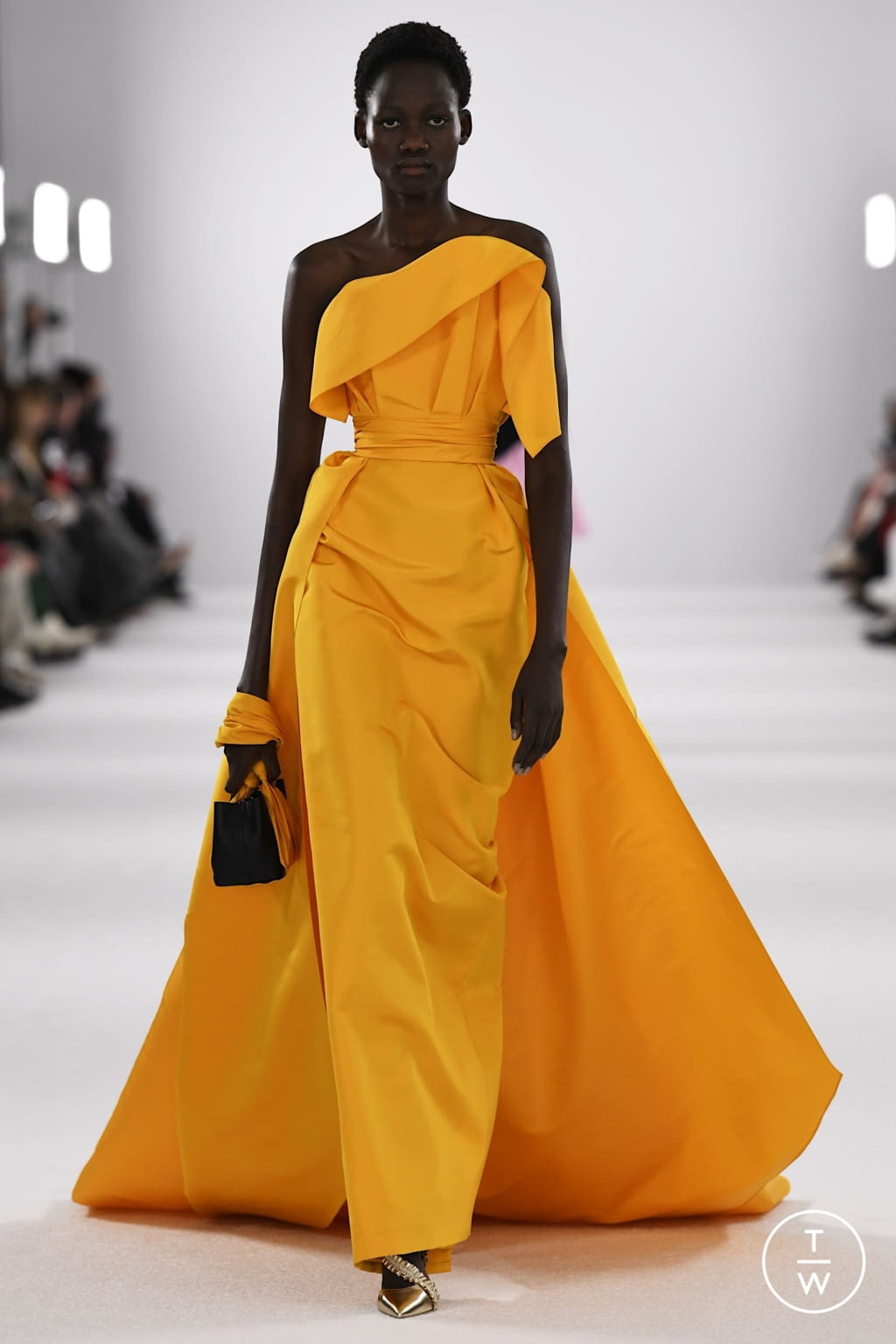 Fashion Week New York Fall/Winter 2022 look 41 from the Carolina Herrera collection womenswear