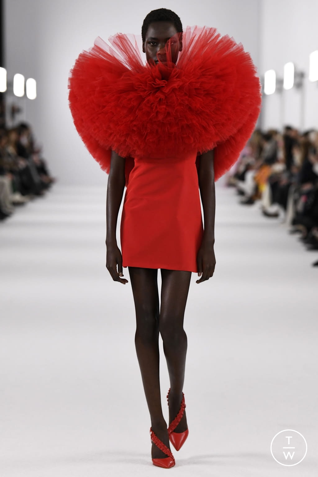Fashion Week New York Fall/Winter 2022 look 48 from the Carolina Herrera collection 女装