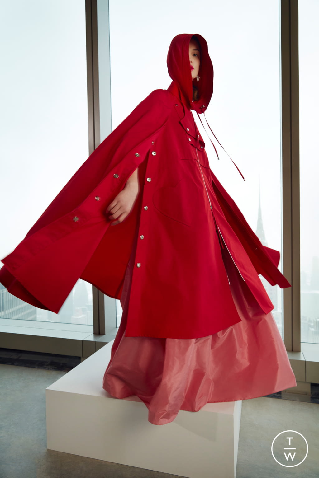 Fashion Week New York Fall/Winter 2021 look 28 from the Carolina Herrera collection womenswear