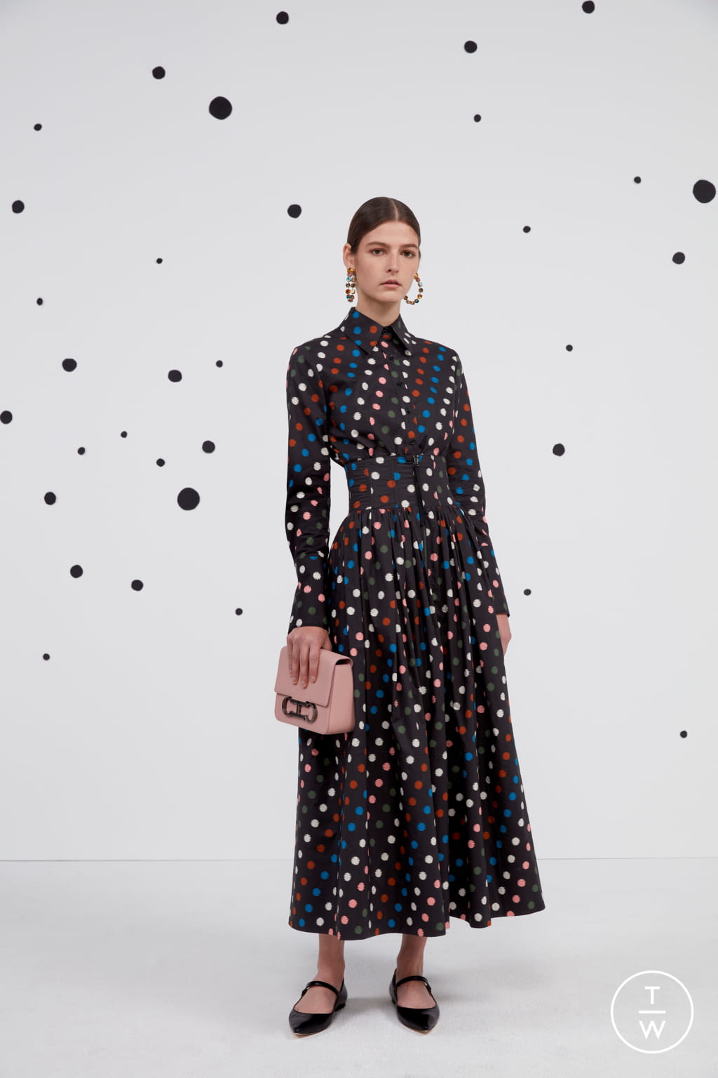 Fashion Week New York Pre-Fall 2021 look 29 from the Carolina Herrera collection 女装