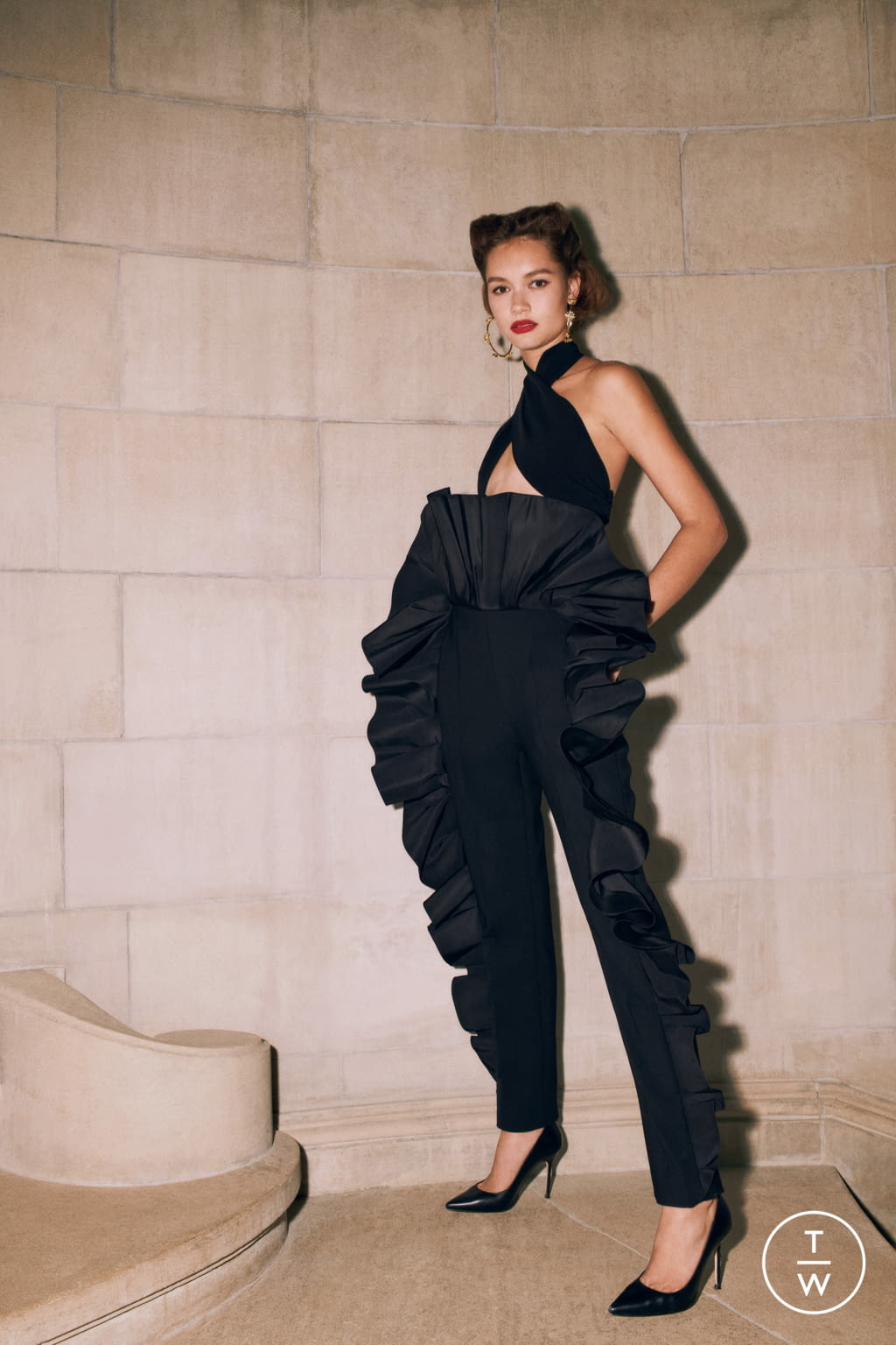 Fashion Week New York Resort 2022 look 43 from the Carolina Herrera collection womenswear