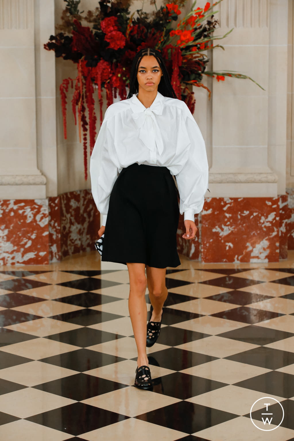 Fashion Week New York Spring/Summer 2022 look 9 from the Carolina Herrera collection womenswear