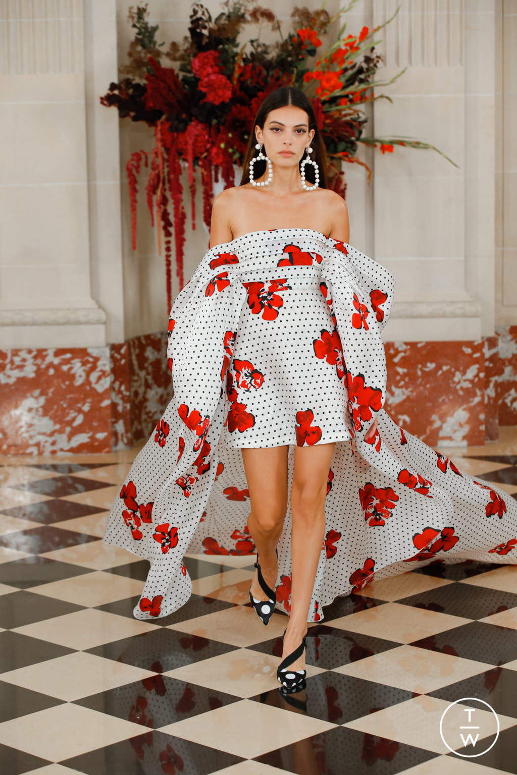 Fashion Week New York Spring/Summer 2022 look 15 from the Carolina Herrera collection 女装