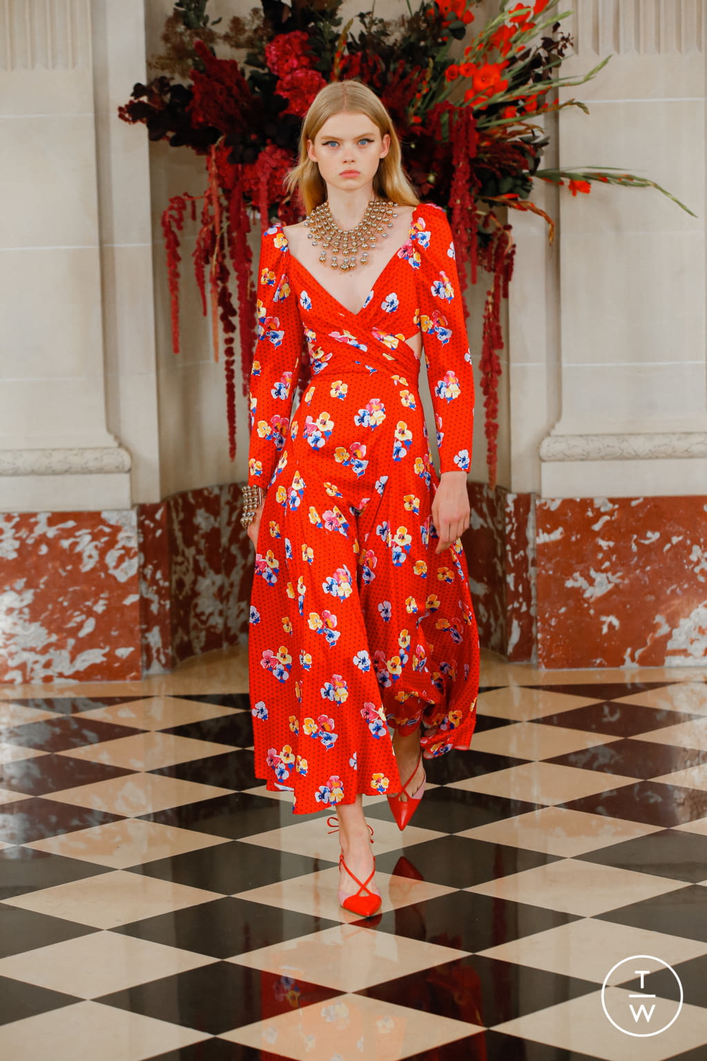 Fashion Week New York Spring/Summer 2022 look 20 from the Carolina Herrera collection womenswear