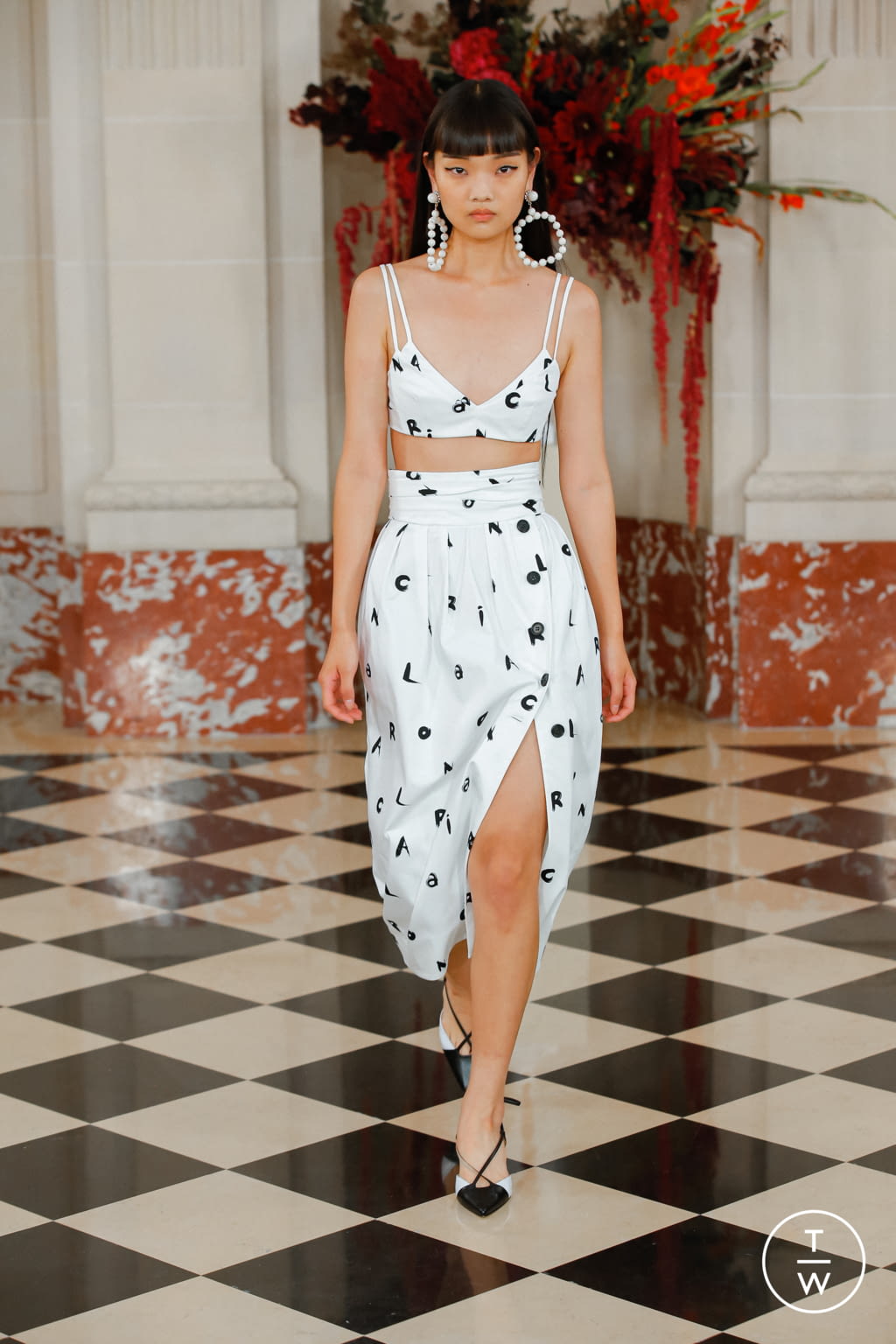 Fashion Week New York Spring/Summer 2022 look 24 from the Carolina Herrera collection 女装