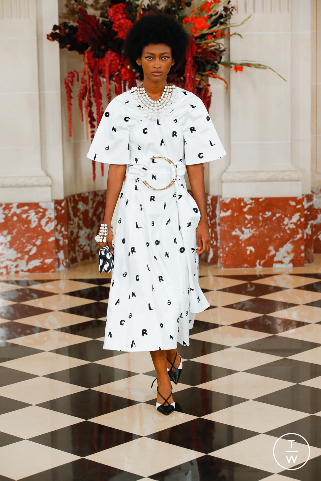 Fashion Week New York Spring/Summer 2022 look 27 from the Carolina Herrera collection 女装