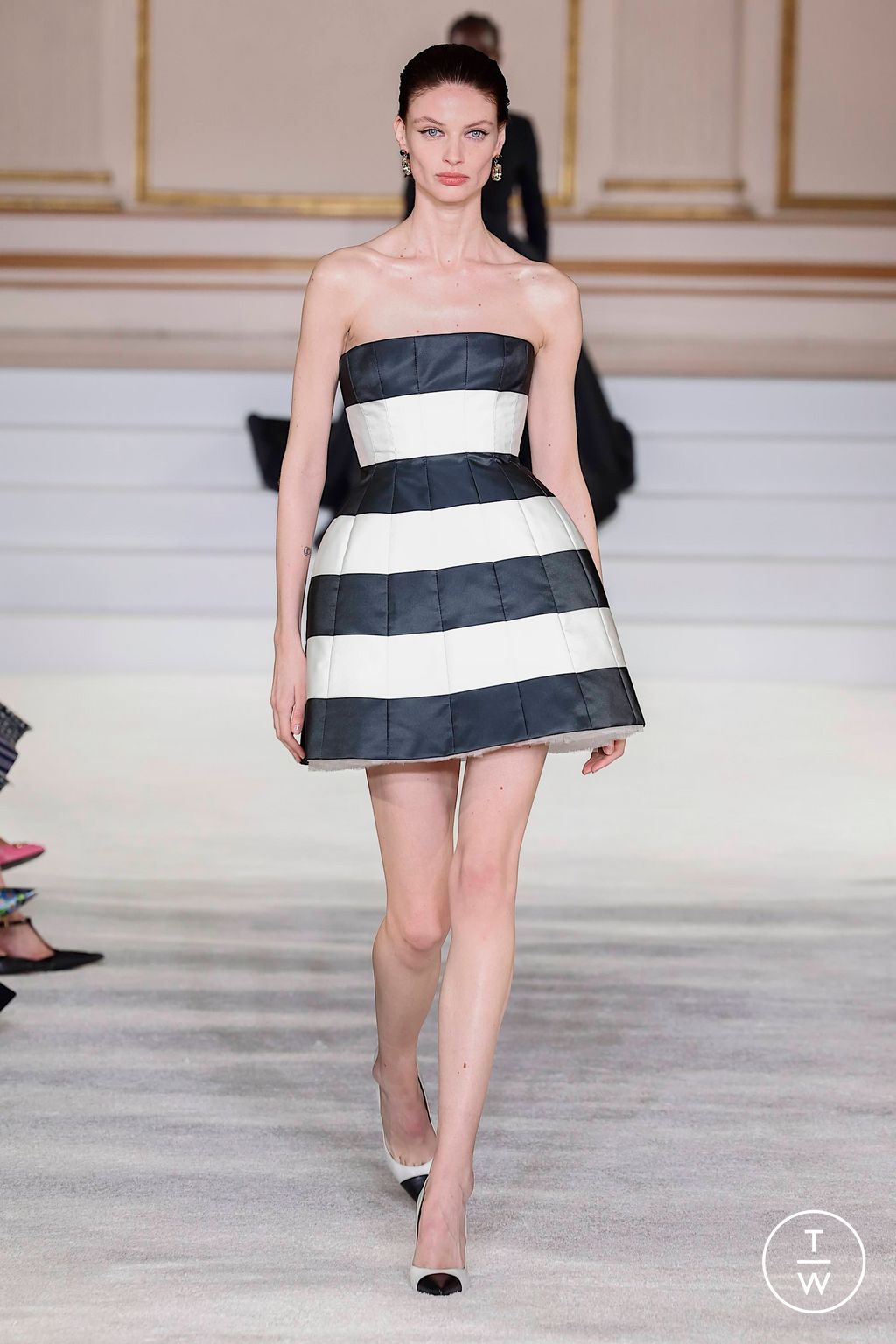 Fashion Week New York Fall/Winter 2023 look 1 de la collection Carolina Herrera womenswear