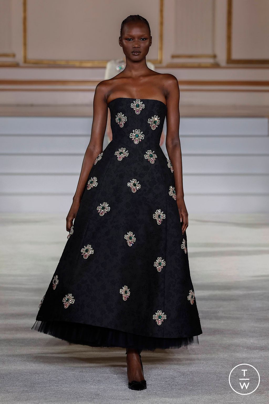 Fashion Week New York Fall/Winter 2023 look 6 from the Carolina Herrera collection womenswear