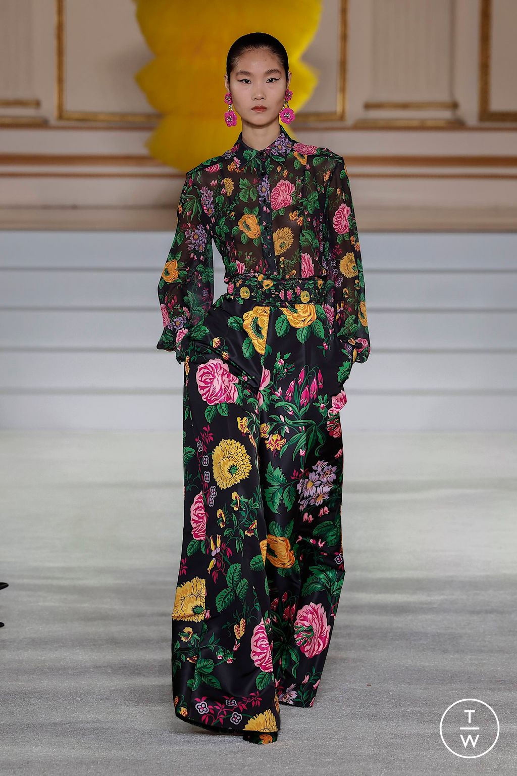 Fashion Week New York Fall/Winter 2023 look 16 from the Carolina Herrera collection 女装