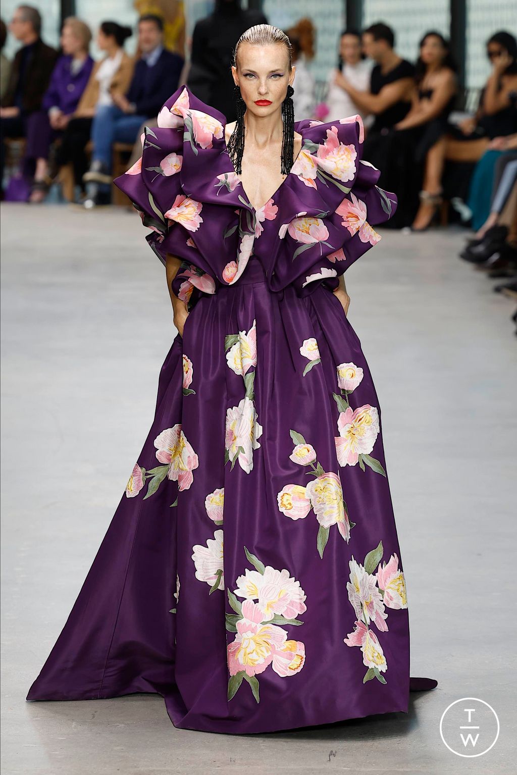 Fashion Week New York Fall/Winter 2024 look 30 from the Carolina Herrera collection womenswear