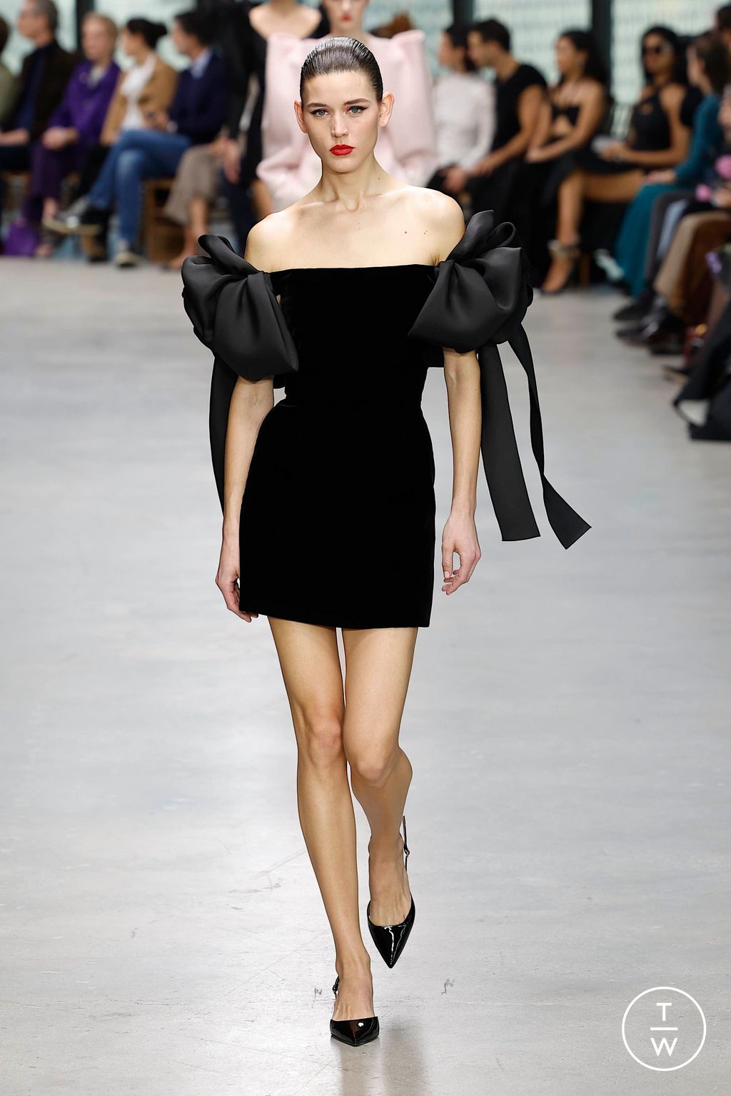 Fashion Week New York Fall/Winter 2024 look 54 from the Carolina Herrera collection womenswear