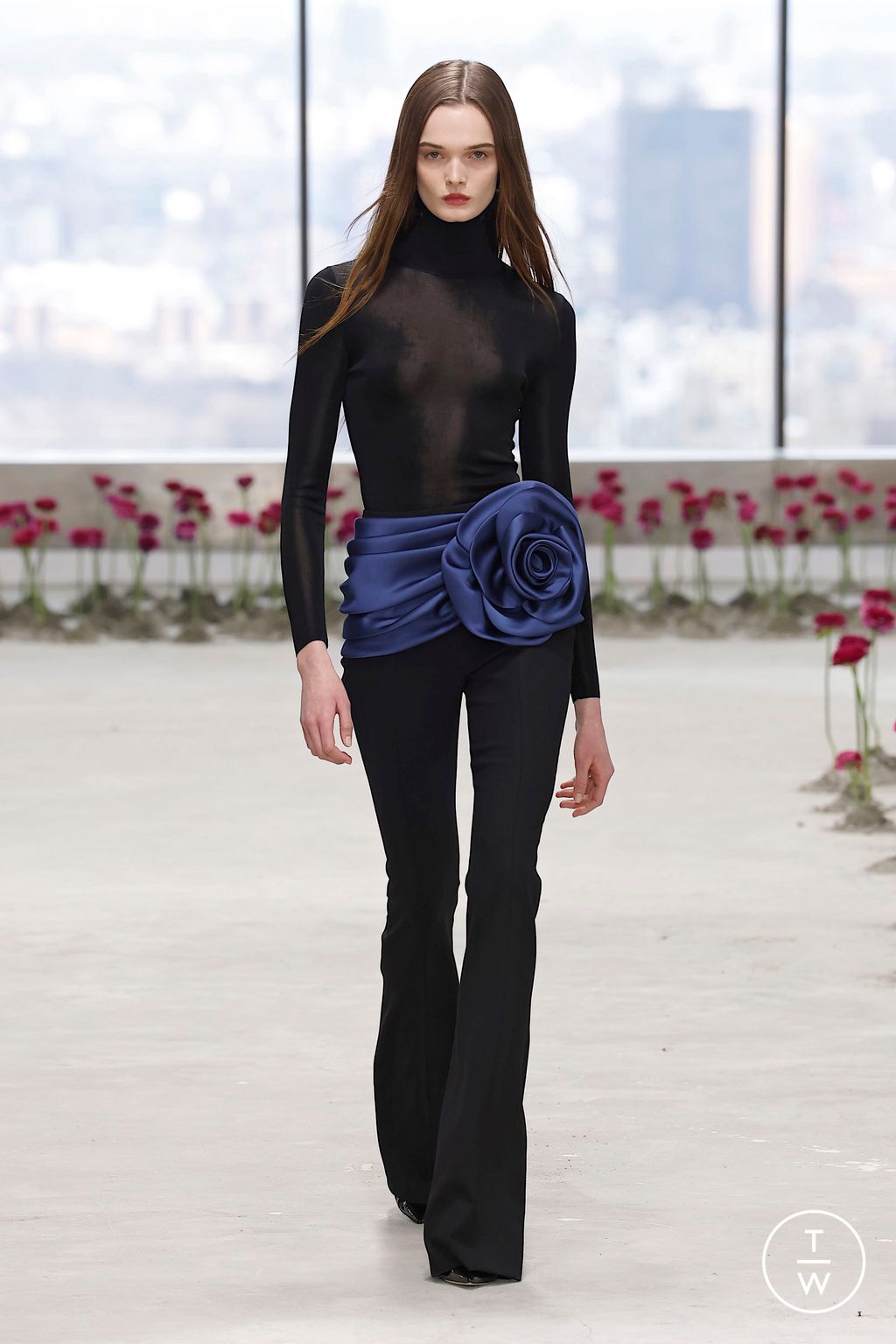 Fashion Week New York Fall/Winter 2025 look 1 de la collection Carolina Herrera womenswear