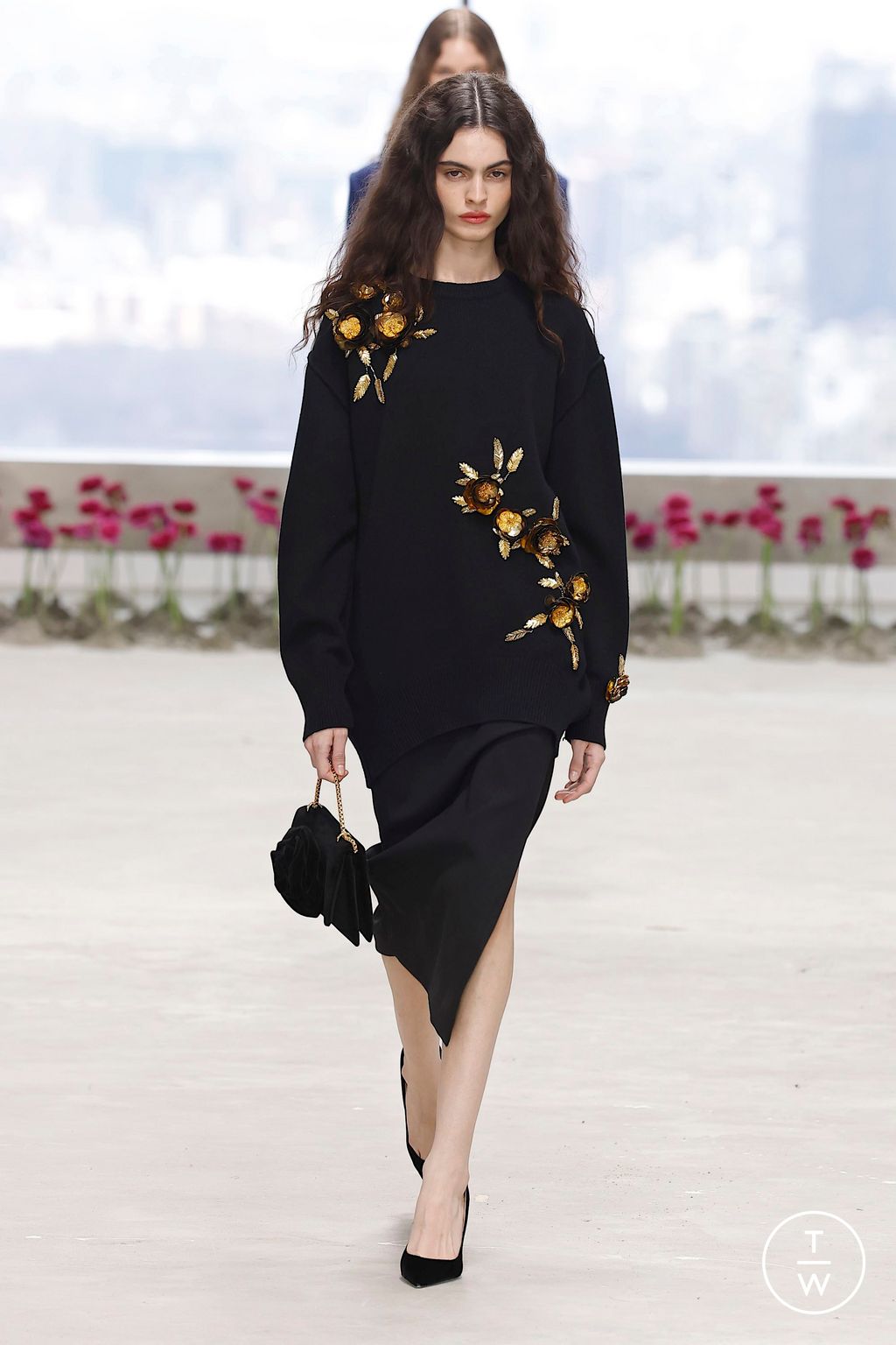 Fashion Week New York Fall/Winter 2025 look 21 from the Carolina Herrera collection womenswear